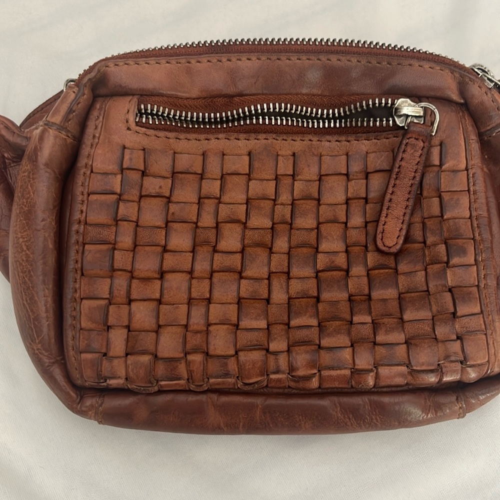 Super cute brown leather crossbody bag